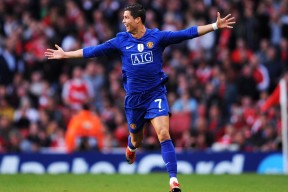 爱游戏官方网站-勇士外线命中率下滑战术需重新规划，勇士内线球员有谁